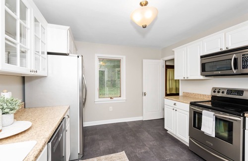 Roselawn Finance House | Charming 3 BDR Home in Desirable Pleasant Ridge – Easy Access to All Attractions