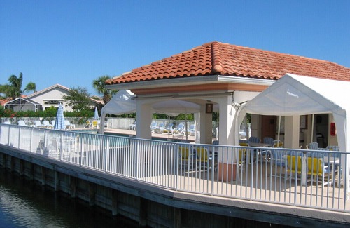 Melbourne Beach House | Charming 3-bdrm house with shared pool and tennis in adorable Melbourne Beach