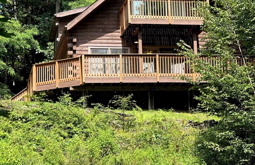 Union Dale Cabin | Charming 3-bdrms & loft cabin, with WiFi, mins to Elk Mountain by Lake Idlewild