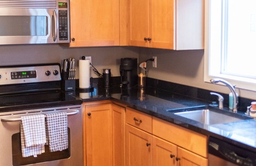 Eden Prairie House | Charming 3 Bed 2.5 bath Townhome near Bryant Lake