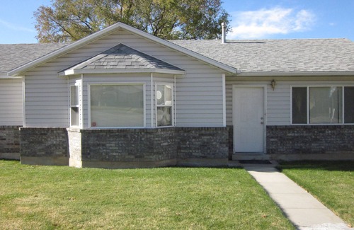 Ogden Condo | Charming 3 bed/2 bath condo with Central AC/Heat & 2 car garage.