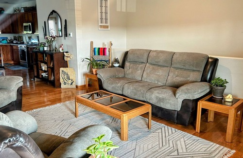 Gillette House | Charming 3 bed, 2 bath home complete with all the modern comforts.