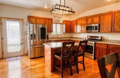 Gillette House | Charming 3 bed, 2 bath home complete with all the modern comforts.