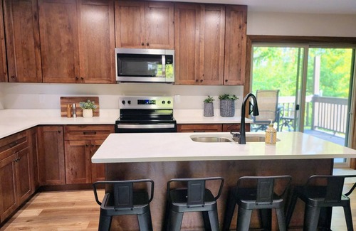 Lancaster Cottage | Charming 3 bed 2 bath home, game & laundry room hot tub in hocking foothills