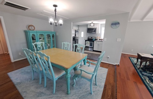 Colonial Beach Cottage | Charming 3 bed cottage in Colonial Beach; steps to beach, dining, and breweries