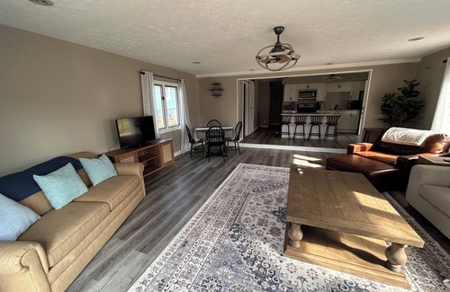 Monticello Cottage | Charming 3-bed cottage with AC, WiFi in Monticello. Lake access and boat lift.