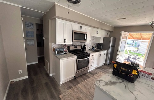 Monticello Cottage | Charming 3-bed cottage with AC, WiFi in Monticello. Lake access and boat lift.
