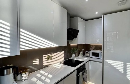 Canterbury House | Charming 3-Bed House with 1 Parking space