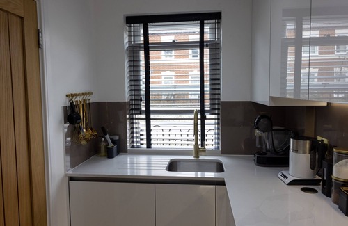 Canterbury House | Charming 3-Bed House with 1 Parking space