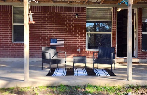 Morgans Point Resort House | Charming 3-bed house in Morgans Point Resort just down the road from the lake