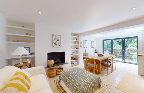 Haggerston House | Charming 3-Bed House with Private Garden - 3min to station