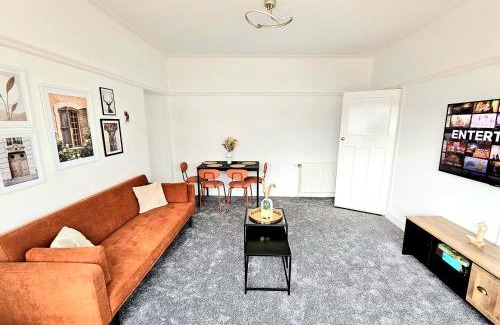 Glasgow House | Charming 3-Bed Oasis-free parking