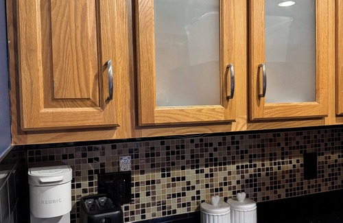 Dearborn Heights House | Charming 3-bedroom house with AC, WiFi in serene Dearborn Heights