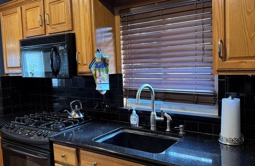Dearborn Heights House | Charming 3-bedroom house with AC, WiFi in serene Dearborn Heights