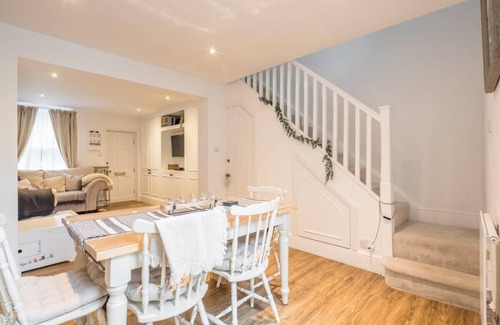 Little Shelford House | Charming 3 Bedroom Cottage With Lovely Garden