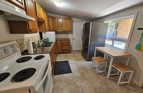 Dunsford Cottage | Charming 3-bedroom cottage with WiFi and AC in lovely Kawartha Lakes