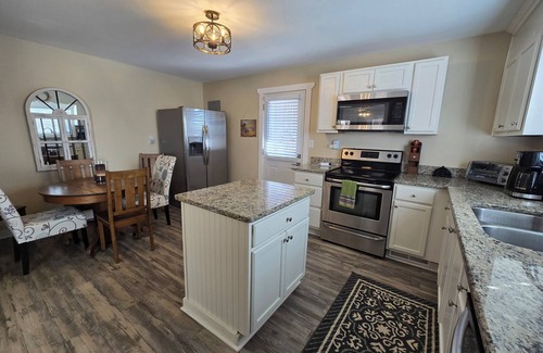 Mineral Bluff Cottage | Charming 3-bedroom pet-friendly cottage surrounded by the Blue Ridge Mountains.