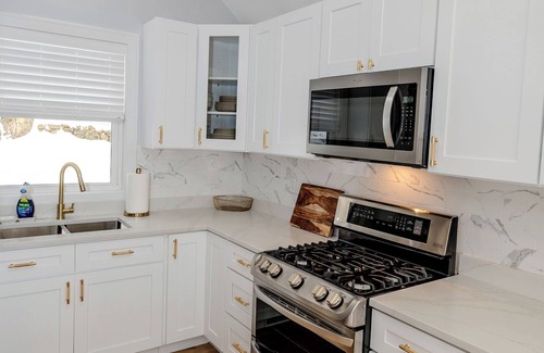 New Fairfield House | Charming 3-bedroom modern house near lake and state park