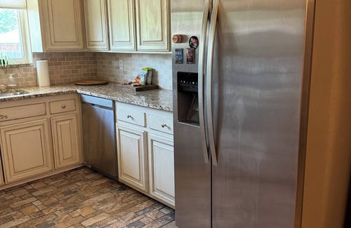 Central Oklahoma City House | Charming 3-bedroom house with fitness room, art station, WiFi in Oklahoma City
