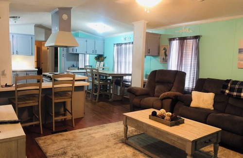 Port O Connor House | Charming 3-bedroom mobile home with AC, WiFi in Port O'Connor.