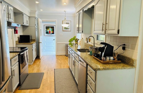 Silver Spring House | Charming 3-bedroom house with WiFi and AC in Silver Spring