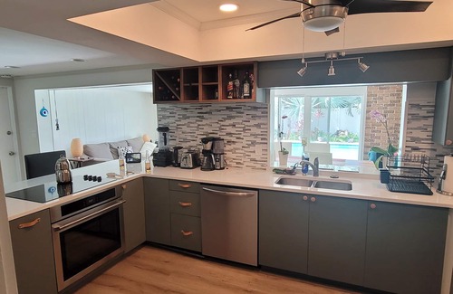 St. Petersburg - Clearwater House | Charming 3-bedroom house in phenomenal St. Petersburg with AC, WiFi and Pool.
