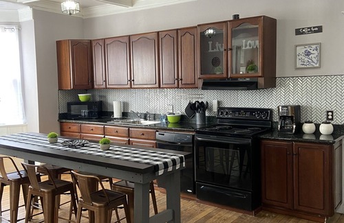 Shaw Apartment | Charming 3 Bedroom /1.5 Bath in Shaw Neighborhood