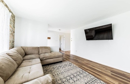 Longueuil Apartment | Charming 3 Bedroom - 15mn from Downtown Montreal
