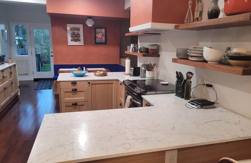 Southwest Berkeley House | Charming 3-bedroom, 2.5 bath house in Berkeley close to everything.