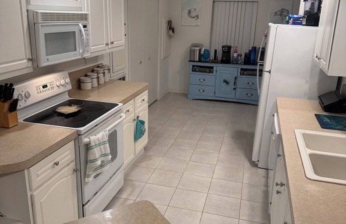Perry House | Charming 3-bedroom 2 bath home with WiFi, games,& full gym. 1.5 miles from ramp.