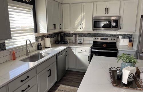 Fortville House | Charming 3-bedroom, 2-12/bath house with AC, WiFi in peaceful Fortville