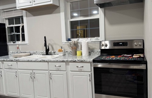 Goldsboro House | Charming 3-bedroom, 2 bathroom house with WiFi, AC in wonderful Goldsboro.