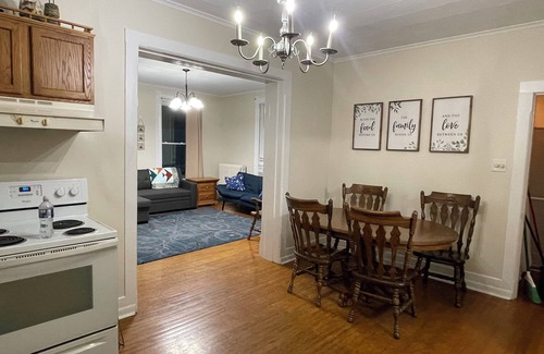 Nauvoo Apartment | Charming 3-bedroom apartment with WiFi, AC in welcoming Historic Nauvoo.