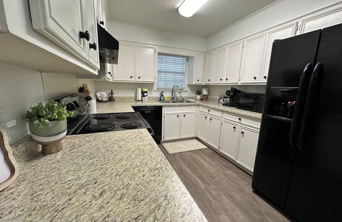 Ruston Apartment | Charming 3-bedroom apartment with AC, WiFi, private patio in delightful Ruston!