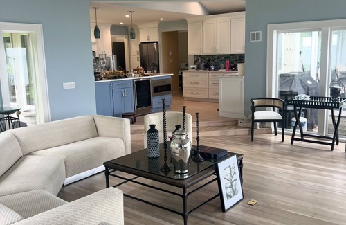 Laurel House | Charming 3-bedroom bay front home totally renovated jacuzzi, fireplace & sunroom