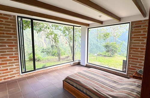Pomasqui Bed & Breakfast | Charming 3-bedroom bed & breakfast in the mountains outside of Quito with WiFi
