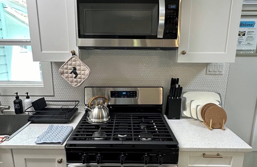 Brentwood House | Charming 3-bedroom Blue house in lovely Austin