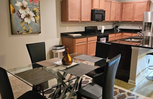 McDonough House | Charming 3-bedroom building with WiFi, AC in pleasant McDonough minutes from Atl