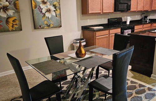 McDonough House | Charming 3-bedroom building with WiFi, AC in pleasant McDonough minutes from Atl