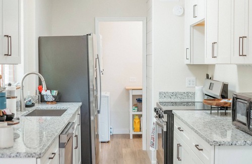 Tuscaloosa House | Charming 3 Bedroom Cottage, located minutes away from the University of Alabama.