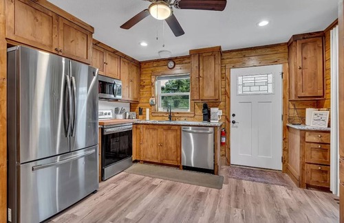 Pottsboro Cabin | Charming 3-bedroom cabin with AC and WiFi in delightful Pottsboro