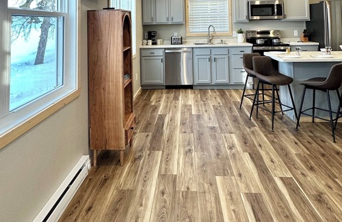 Dent Cabin | Charming 3-bedroom cabin right on the sandy shore of beautiful Star Lake.