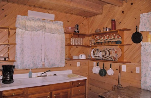 Cisco Cabin | Charming 3-bedroom cabin with AC, WiFi in brilliant Cisco Ga.