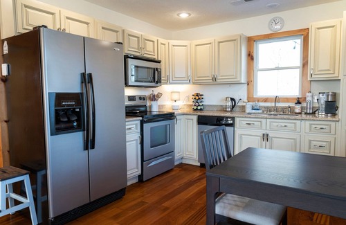 Fancy Gap Cottage | Charming 3-bedroom cottage in peaceful Fancy Gap with WiFi, AC