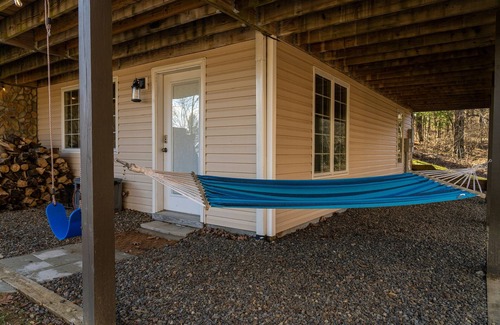 Fancy Gap Cottage | Charming 3-bedroom cottage in peaceful Fancy Gap with WiFi, AC