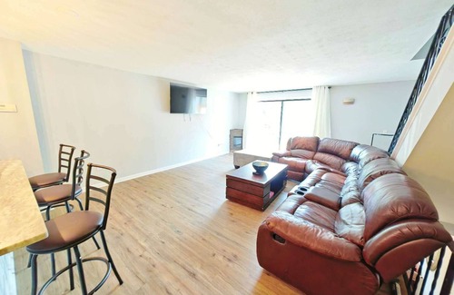 Rochester Condo | Charming 3-bedroom condo in beautiful Rochester with AC, WiFi
