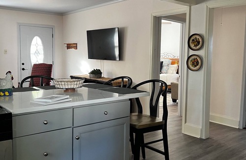 Greater Valley Brook Cottage | Charming 3-bedroom cottage in serene Scottdale with AC, WiFi