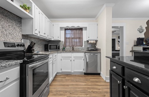 Foley Cottage | Charming 3-bedroom cottage with WiFi and AC in Foley