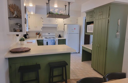 Two Rivers House | Charming 3-bedroom dog friendly home on 5 acres in Two Rivers.
