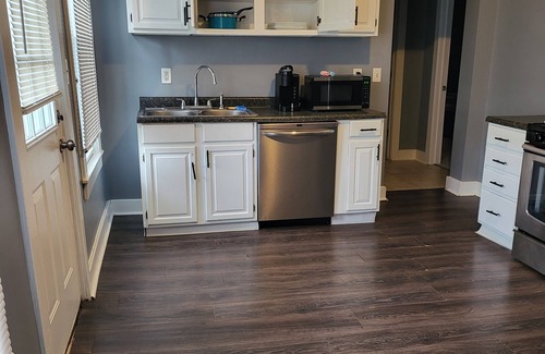 Glen Echo House | Charming 3-bedroom, Entire house in amazing Columbus with free WiFi, AC, Laundry
